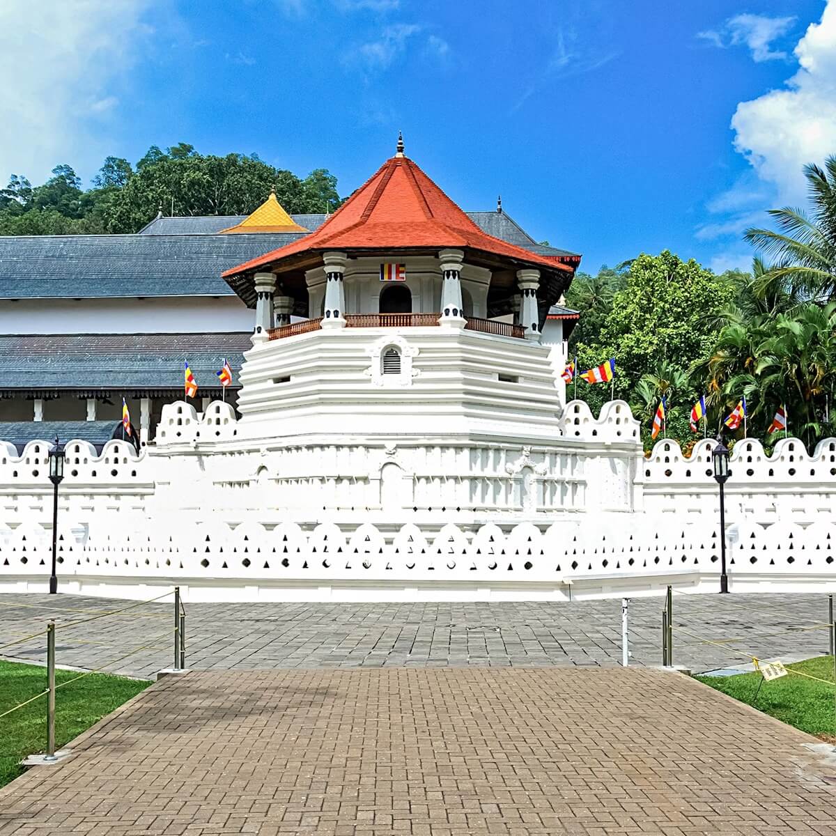 Sri-Dalada-Maligawa-Kandy